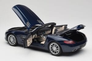 Mercedes SLS AMG R197 Roadster South Seas Azul Minichamps 1:18 100039031 Metal - imagem 5 de 8