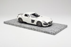 Mercedes Brabus SLS AMG 700 Biturbo Pearl Branco Minichamps 1:18 107032020 Metal - imagem 4 de 6