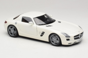Mercedes SLS AMG Designo Mystic White Museum Edition Minichamps 1:18 B66055551 Metal - imagem 6 de 8