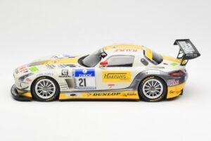 Mercedes SLS AMG GT3 #21 Rowe Racing Arnold / Roloff / Seyffarth / Jäger ADAC 24 Hours Nürburgring 2013 Minichamps 1:18 15113 - imagem 3 de 6