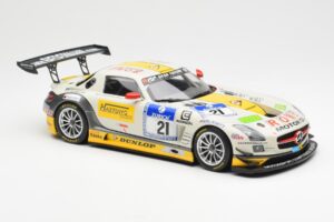 Mercedes SLS AMG GT3 #21 Rowe Racing Arnold / Roloff / Seyffarth / Jäger ADAC 24 Hours Nürburgring 2013 Minichamps 1:18 15113 - imagem 4 de 6