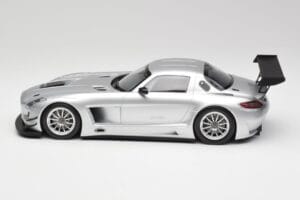 Mercedes SLS AMG GT3 C197 Street Prata Minichamps 1:18 151113100 Metal - imagem 3 de 6