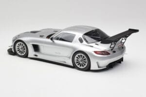 Mercedes SLS AMG GT3 C197 Street Prata Minichamps 1:18 151113100 Metal - imagem 5 de 6