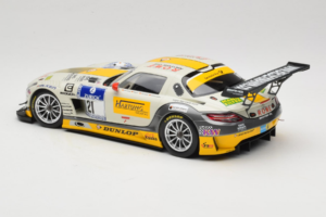 Mercedes SLS AMG GT3 #21 Rowe Racing M. Hartung / N. Heyer ADAC 24 Hours Nurburgring 2013 Minichamps 1:18 151133121 Metal - imagem 5 de 6
