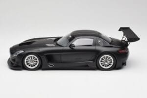 Mercedes SLS AMG GT3 C197 Street Mate Preto Minichamps 1:18 151113101 Metal - imagem 3 de 6
