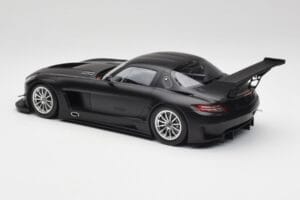 Mercedes SLS AMG GT3 C197 Street Mate Preto Minichamps 1:18 151113101 Metal - imagem 5 de 6