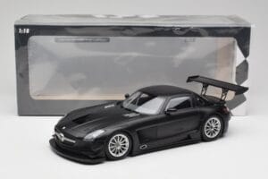 Mercedes SLS AMG GT3 C197 Street Mate Preto Minichamps 1:18 151113101 Metal - imagem 6 de 6
