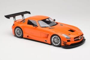 Mercedes SLS AMG GT3 C197 Street Laranja Minichamps 1:18 151113105 Metal - imagem 4 de 6