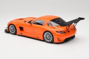 Mercedes SLS AMG GT3 C197 Street Laranja Minichamps 1:18 151113105 Metal - imagem 5 de 6