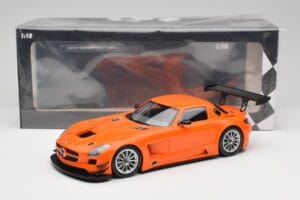 Mercedes SLS AMG GT3 C197 Street Laranja Minichamps 1:18 151113105 Metal - imagem 6 de 6