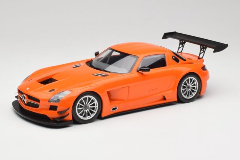 Mercedes SLS AMG GT3 C197 Street Laranja Minichamps 1:18 151113105 Metal