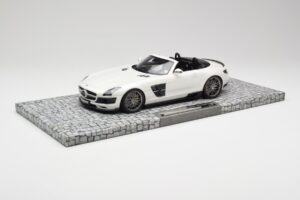 Mercedes Brabus SLS AMG 700 Biturbo Roadster Pearl Branco Minichamps 1:18 107032130 Metal