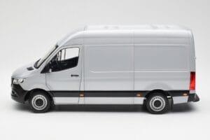 Mercedes Sprinter W907 Prata Norev 1:18 183424 Metal - imagem 4 de 8
