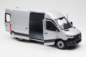 Mercedes Sprinter W907 Prata Norev 1:18 183424 Metal - imagem 5 de 8