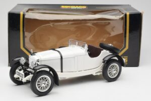 Mercedes SSKL Branco Bburago 1:18 3002 Metal - imagem 8 de 8