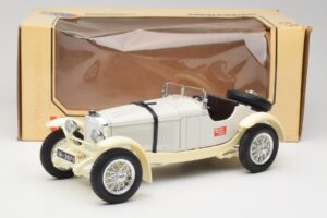 Mercedes SSKL Branco & Creme Bburago 1:18 3002-M1 Metal - imagem 6 de 6