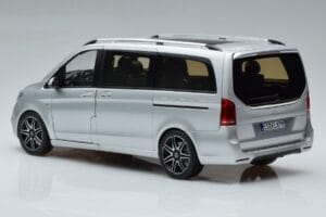 Mercedes V-Class V260 AMG Line Prata Norev 1:18 183871 Metal - imagem 7 de 10