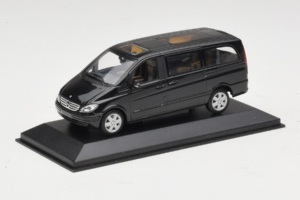 Mercedes Viano W639 Atlantis Blue Minichamps 1:43 B67871200 Metal - imagem 2 de 4