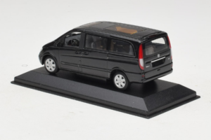 Mercedes Viano W639 Atlantis Blue Minichamps 1:43 B67871200 Metal - imagem 3 de 4