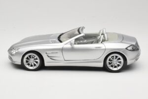 Mercedes Vision SLR Roadster Prateado Maisto 1:18 B66962107 Metal - imagem 4 de 8