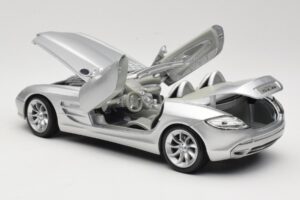 Mercedes Vision SLR Roadster Prateado Maisto 1:18 B66962107 Metal - imagem 5 de 8