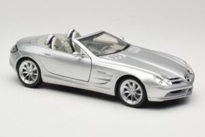 Mercedes Vision SLR Roadster Prateado Maisto 1:18 B66962107 Metal - imagem 6 de 8