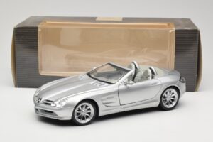 Mercedes Vision SLR Roadster Prateado Maisto 1:18 B66962107 Metal - imagem 8 de 8