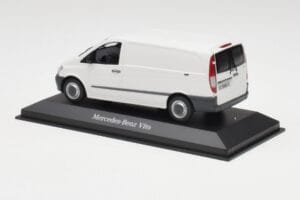 Mercedes Vito Arctic Branco Minichamps 1:43 B66960524 Metal - imagem 3 de 4