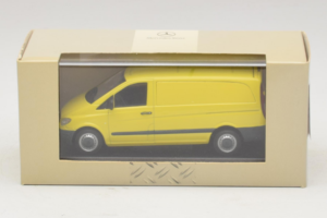 Mercedes Vito W638 Amarelo Minichamps 1:43 B67871200-R1 Metal - imagem 4 de 4