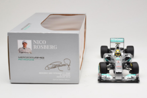 Mercedes W03 #8 N. Rosberg Mercedes AMG Petronas Showcar 2012 Minichamps 1:18 110120078 Metal - imagem 6 de 7
