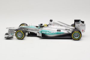 Mercedes W04 #9 N. Rosberg Mercedes AMG Petronas Showcar 2013 Minichamps 1:18 110130079 Metal - imagem 3 de 7