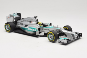 Mercedes W04 #9 N. Rosberg Mercedes AMG Petronas Showcar 2013 Minichamps 1:18 110130079 Metal - imagem 4 de 7