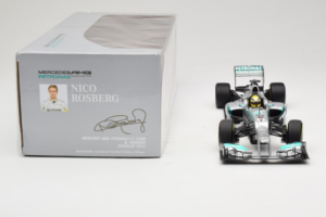 Mercedes W04 #9 N. Rosberg Mercedes AMG Petronas Showcar 2013 Minichamps 1:18 110130079 Metal - imagem 6 de 7