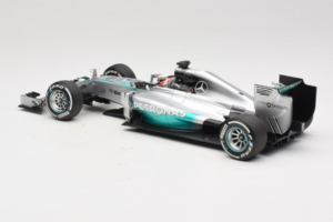 Mercedes W05 #44 L. Hamilton Mercedes AMG Petronas Chinese Grand Prix Winner 2014 Minichamps 1:18 110140244 Metal - imagem 5 de 7