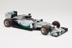 Mercedes W05 #44 L. Hamilton Mercedes AMG Petronas Malaysian Grand Prix Winner 2014 Minichamps 1:18 110140144 Metal - imagem 4 de 7