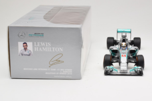 Mercedes W05 #44 L. Hamilton Mercedes AMG Petronas Malaysian Grand Prix Winner 2014 Minichamps 1:18 110140144 Metal - imagem 6 de 7