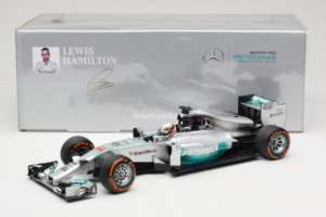 Mercedes W05 #44 L. Hamilton Mercedes AMG Petronas Malaysian Grand Prix Winner 2014 Minichamps 1:18 110140144 Metal - imagem 7 de 7