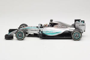 Mercedes W06 #44 L. Hamilton F1 World Champion 2015 Dealer Edition Minichamps 1:18 B66960539 Metal - imagem 3 de 7