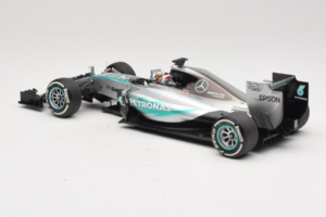 Mercedes W06 #44 L. Hamilton F1 World Champion 2015 Dealer Edition Minichamps 1:18 B66960539 Metal - imagem 5 de 7