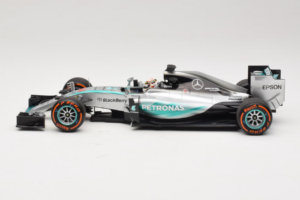 Mercedes W06 #44 L. Hamilton Mercedes AMG Petronas Japanese Grand Prix Winner 2015 Minichamps 1:18 110150344 Metal - imagem 3 de 7