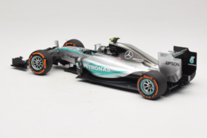 Mercedes W06 #6 N. Rosberg Mercedes AMG Petronas Japanese Grand Prix 2015 Minichamps 1:18 110150206 Metal - imagem 5 de 7