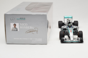 Mercedes W06 #6 N. Rosberg Mercedes AMG Petronas Japanese Grand Prix 2015 Minichamps 1:18 110150206 Metal - imagem 6 de 7