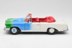 Mercedes 280SE W108 Tricolor Maisto 1:18 56014 Metal - imagem 4 de 8