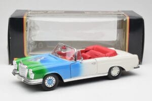 Mercedes 280SE W108 Tricolor Maisto 1:18 56014 Metal - imagem 8 de 8