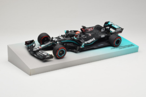 Mercedes W11 #63 G. Russell Mercedes AMG Petronas Sakhir Grand Prix 2020 Minichamps 1:18 113201663 Resina - imagem 2 de 7