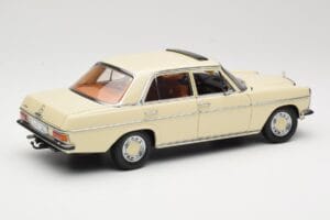 Mercedes W115 Strich 8 Creme Sun Star 1:18 4581 Metal - imagem 3 de 8