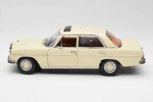 Mercedes W115 Strich 8 Creme Sun Star 1:18 4581 Metal - imagem 4 de 8