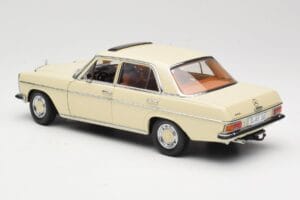 Mercedes W115 Strich 8 Creme Sun Star 1:18 4581 Metal - imagem 7 de 8