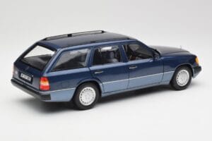 Mercedes 300D W124 T-Modell Nautical Azul Norev 1:18 183962 Metal - imagem 3 de 8