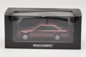 Mercedes W124 Dark Red Metallic Minichamps 1:43 MB002 Metal - imagem 4 de 4